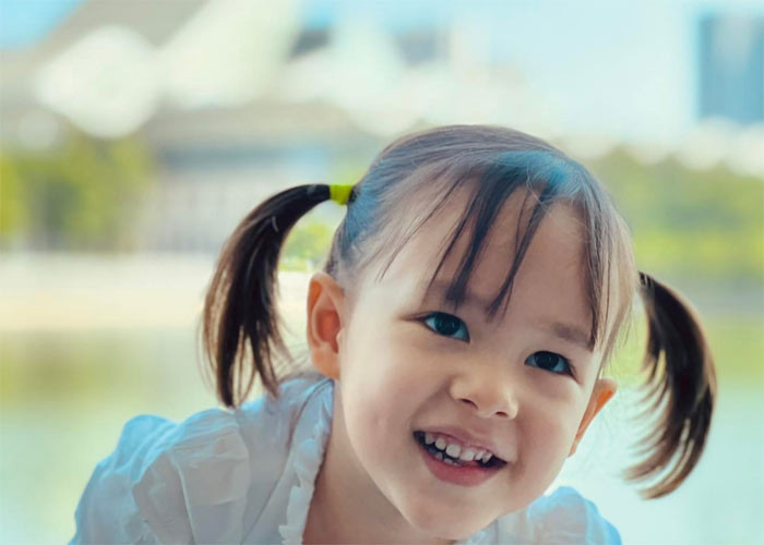 Con gái lai của Lan Phương xinh như búp bê và nét nào trên khuôn mặt cũng xinh.
