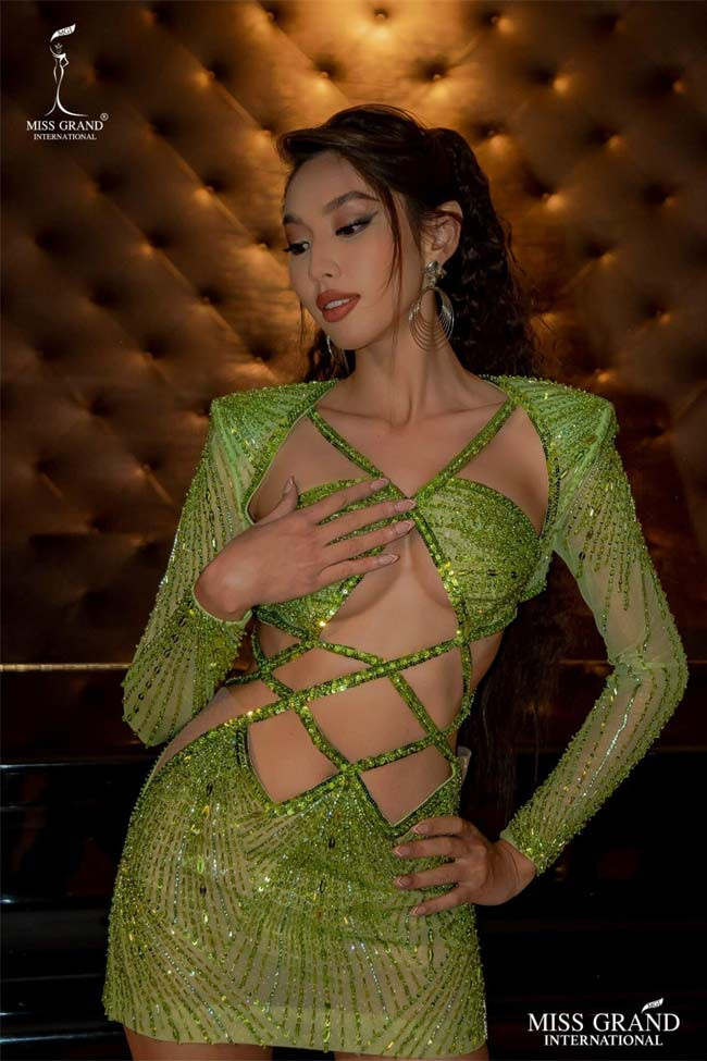 Váy cut out luôn là một trong những lựa chọn đầu tiên của Thuỳ Tiên mỗi khi cô đi dự sự kiện. (Ảnh: FBNV)