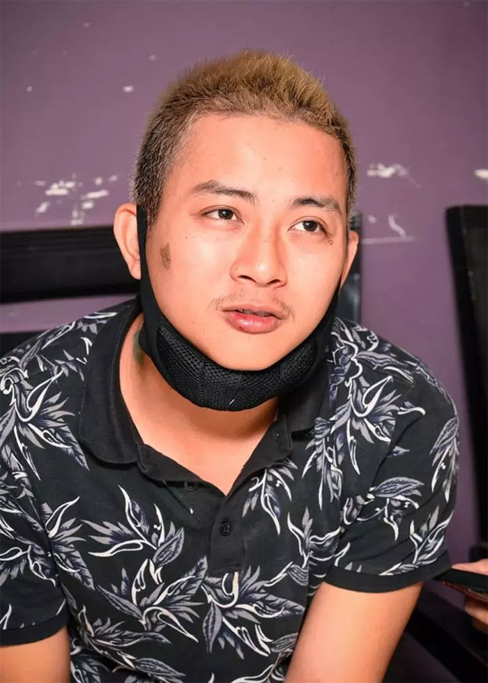 Năm 2019, nam ca sĩ đã khiến fan thất vọng với vẻ ngoài rệu rã và xăm cả hình lên mặt. (Ảnh: VTC)