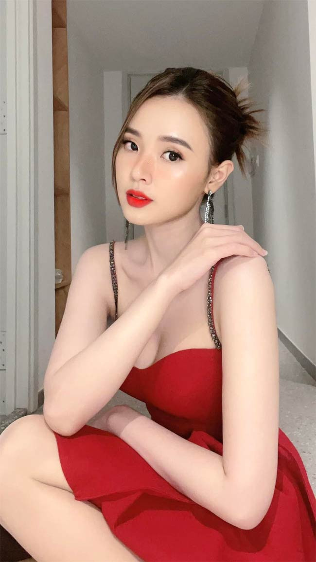 Mặc dù cân nặng bị coi là ít so với chiều cao nhưng nhìn Midu vẫn rất quyến rũ, vòng nào ra vòng đó.