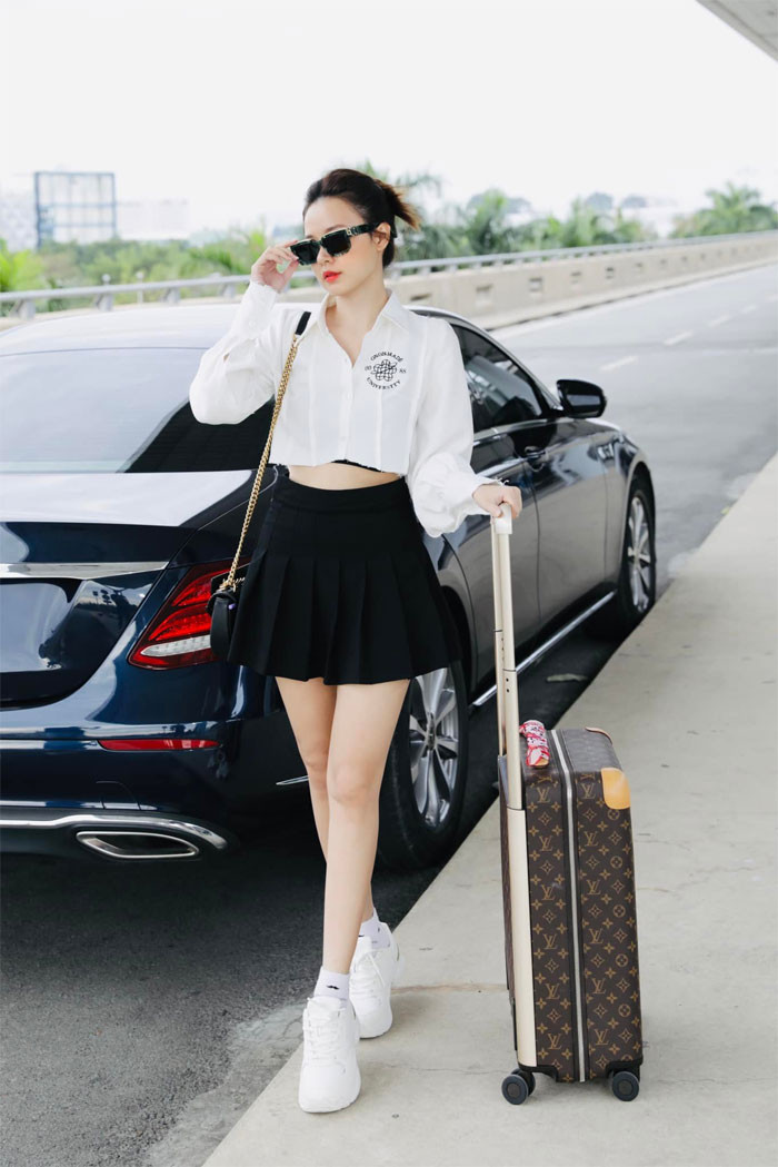 Vòng eo 54 của nữ diễn viên "Thiên mệnh anh hùng" khiến nhiều người ghen tị.