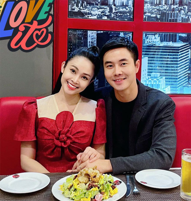 Còn trên trang cá nhân của mình, Đức Hiếu viết: “Ai từng cảnh báo tôi kết hôn là nấm mồ của tình yêu thì lại đây để Su nói cho mà nghe… Yêu nhau ăn rau cũng no nhỉ?”.