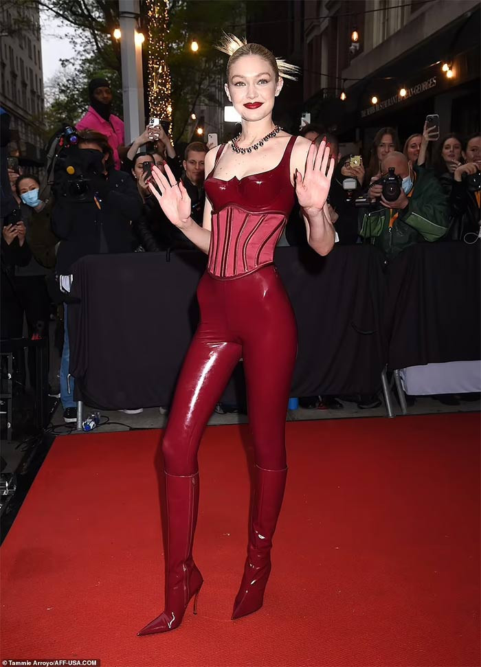 Gigi Hadid là gương mặt mẫu quen thuộc trên các sàn diễn cho các thương hiệu danh tiếng như Chanel, Victoria's Secret. (Ảnh: AFF)