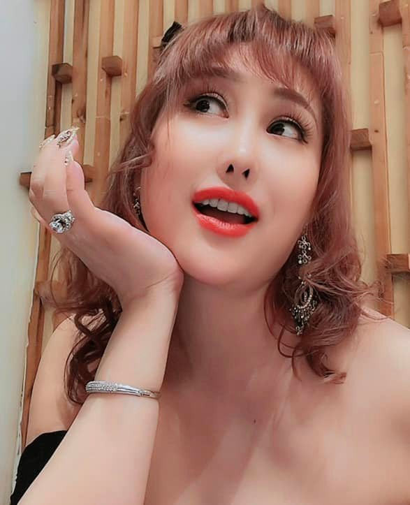 Chia tay Bảo Duy, Phi Thanh Vân thực hiện rất nhiều các cuộc phẫu thuật thẩm mỹ để nâng cấp ngoại hình.