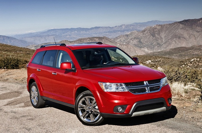 5. 2015 Dodge Journey: có giá $25,890 và 7 chỗ ngồi. Đây là chiếc xe có thể thay thế cho 1 chiếc xe tải nhỏ hoặc 1 crossover lớn. Xe có thêm hàng ghế thứ ba, máy lạnh và máy sưởi lỗ thông hơi phía sau.