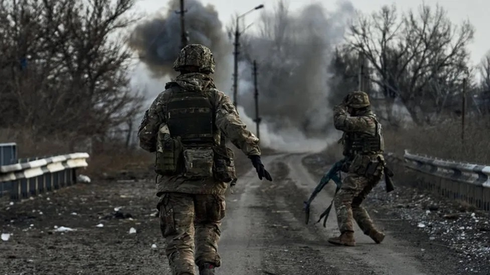 Sau thất bại của cuộc phản công này, Quân đội Ukraine đã khẩn trương điều chuyển một phần đơn vị tinh nhuệ nhất của mình là Lữ đoàn biệt kích số 3 ra khỏi khu vực Kharkov. Đến tối ngày 14/12, Lữ đoàn số 3 cũng đã thành công tiến vào làng Shevchenko. Ảnh: BBC News.