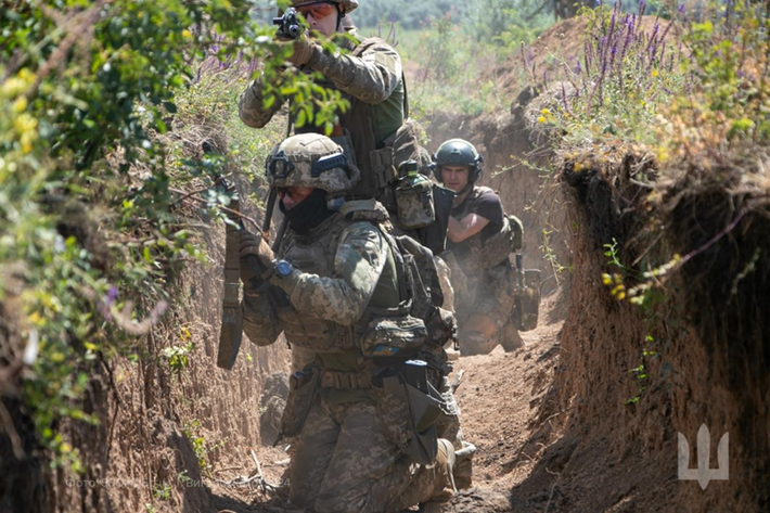Nhà quan sát quân sự Ukraine, Kostyantyn Mashovets cho biết, Nga đã triển khai ít nhất một nửa lực lượng của các cụm Tập đoàn Quân Trung tâm, Đông và Nam để tiến công thành phố Pokrovsk từ phía nam. Các lực lượng này sẽ được hỗ trợ bởi 6 tập đoàn không quân. Quy mô lực lượng lớn như vậy sẽ giúp Quân đội Nga đạt đỉnh cao trong các cuộc tấn công năm 2024 này. Ảnh: UNIAN.