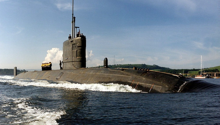 Điều đáng chú ý nữa nằm ở chỗ đây là tàu Hải quân Hoàng gia thứ 10 mang tên HMS Triumph, một tên gọi chứa đựng nhiều "di sản" phong phú - chiếc đầu tiên là tàu buồm với 680 khẩu pháo thần công được chế tạo vào năm 1561.