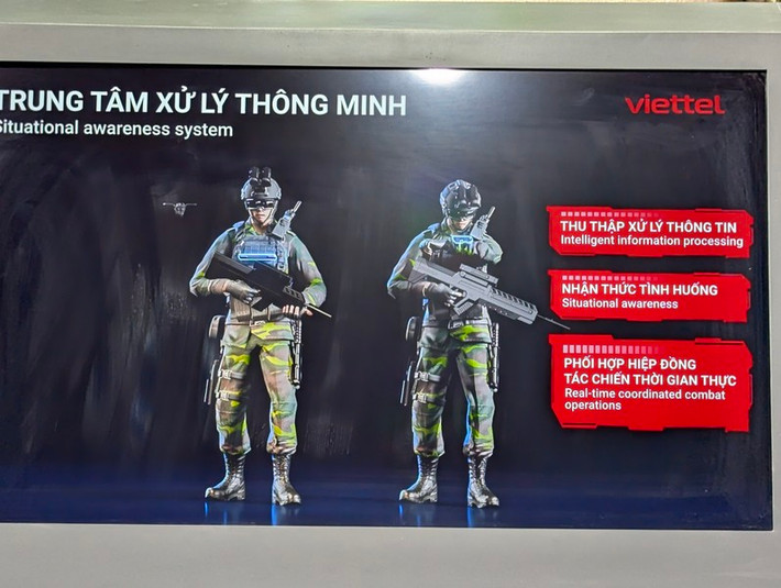 Bộ trang bị mang tên "Người lính tương lai" tích hợp trung tâm xử lý thông minh để thu thập xử lý thông tin, nhận thức tình huống, phối hợp hiệp đồng tác chiến thời gian thực.