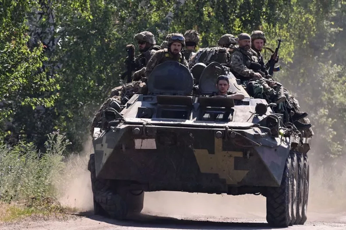 Một chỉ huy tiền tuyến của Quân đội Ukraine có mật danh “Alex” cho biết vào ngày 11/12, quân Nga chỉ còn cách thành phố khoảng từ 2-2,5 km. Tuy nhiên, Tổng tư lệnh Quân đội Ukraine Oleksandr Syrskyi và Bộ chỉ huy tại Kiev vẫn nghĩ rằng quân Nga cách thành phố Pokrovsk từ 8-10km. Ảnh: Getty Images.