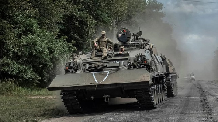 Trước tiên, họ quan sát thấy Quân đội Ukraine đã giảm việc sử dụng pháo binh và máy bay không người lái ở gần như tất cả các tuyến mặt trận, nhưng gần đây, Mỹ và các quốc gia phương Tây đã tăng cường viện trợ quân sự cho Ukraine đến mức cao nhất. Ảnh: Reuters.