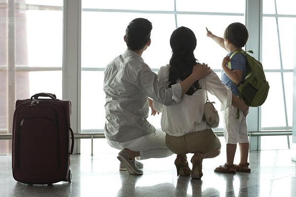 Đứa con gái được cho là sinh non 3 tháng thực chất là con của người tình cũ. Còn đứa "con trai" thì hoàn toàn là sản phẩm của sự bịa đặt, chị Phương dùng ảnh của con cái bạn bè để lừa dối chồng và gia đình hai bên.