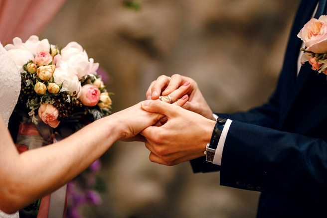 Những cuộc hẹn hò luôn được sắp xếp ở khách sạn, ngay cả khi đã kết hôn, chị Phương cũng chưa bao giờ dẫn A Cường về nhà thật của mình. Câu chuyện mang thai và sinh con cũng chỉ là một phần trong kế hoạch lừa dối tinh vi của chị Phương.