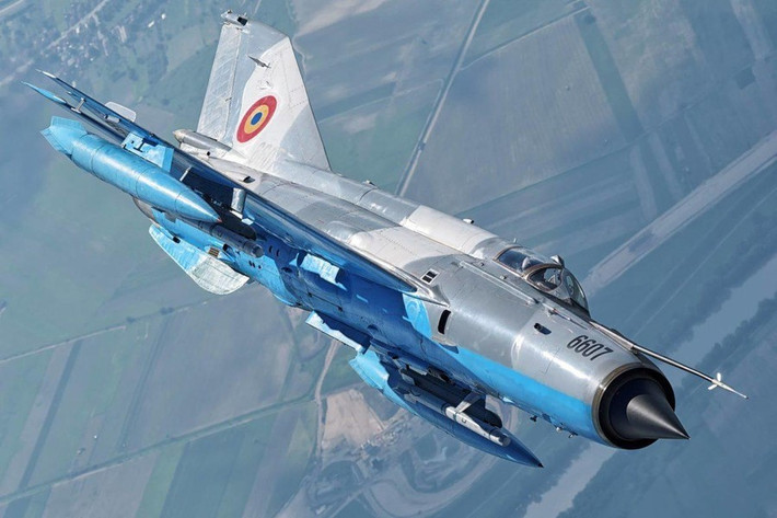 Tiếp theo, nếu nhận được những chiếc MiG-21 này thì Kyiv sẽ phải làm sao để biến chúng thành UAV tấn công cảm tử khi độ chính xác bị nghi ngờ, cũng như cách thức qua mặt phòng không Nga, bởi MiG-21 không thể bay thấp và thực hiện thao tác phức tạp ở tốc độ lớn.