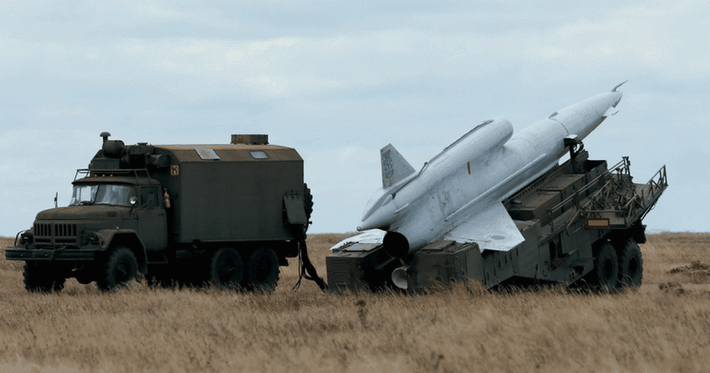 Cần nói thêm Tu-141 Stryzh là chiếc máy bay không người lái phục vụ nhu cầu trinh sát chiến trường thông qua chụp ảnh, nó sở hữu thiết kế rất đặc biệt, trông như một quả tên lửa hành trình.