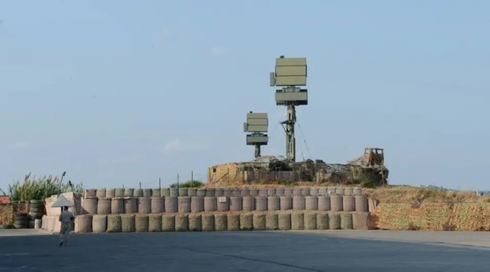 Radar 48Ya6-K1 được phát triển bởi Tập đoàn Almaz-Antey của Nga và bắt đầu được trang bị cho Quân đội Nga từ năm 2015. Nhiệm vụ chính của hệ thống này là phối hợp với các hệ thống phòng không như S-300 và S-400 để cảnh báo và phát hiện mục tiêu ở tầm thấp và cực thấp. Ảnh: Sina.