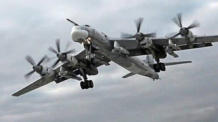 Ngoài vũ khí, khung máy bay của Tu-95MSM cũng được gia cố để chịu được tải trọng nặng hơn, đáp ứng yêu cầu mang các loại vũ khí hiện đại hơn. Hệ thống điện tử hàng không mới bao gồm radar, hệ thống dẫn đường và hệ thống liên lạc hiện đại, giúp phi hành đoàn có thể xử lý dữ liệu chiến trường theo thời gian thực và đưa ra các quyết định nhanh chóng, chính xác.