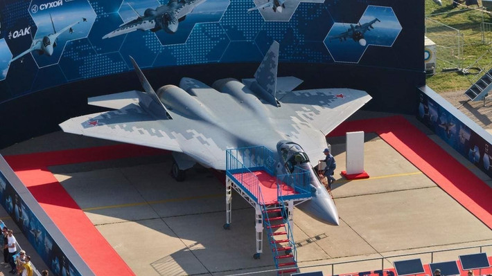 Su-57 được trang bị radar N036 “Belka” có khả năng đa nhiệm, vừa theo dõi mục tiêu vừa truyền dữ liệu trinh sát quan trọng. Hệ thống này có thể nâng cấp để phát hiện các mục tiêu tàng hình nhỏ ở khoảng cách xa hơn.