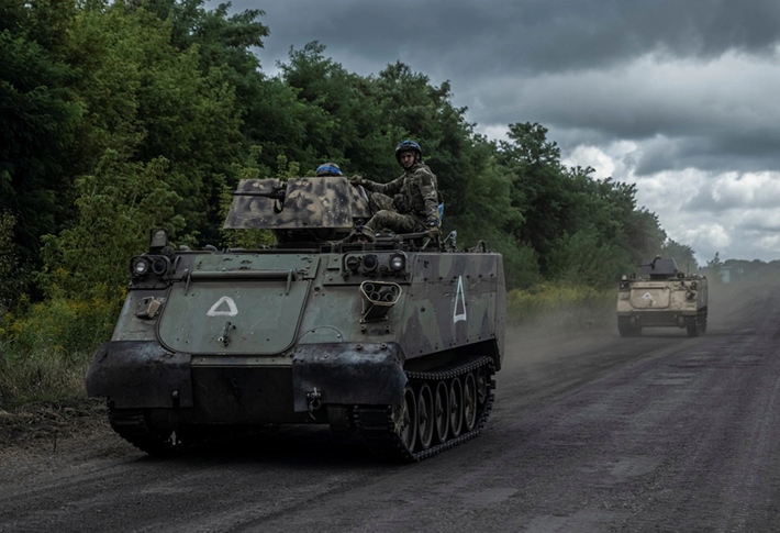 Lữ đoàn Cơ giới số 47 của Quân đội Ukraine đang cạn kiệt xe tăng M-1 Abrams. Tuy nhiên, những chiếc xe tăng còn lại của lữ đoàn đang tiếp tục đối đầu với lính dù và lính thủy đánh bộ Nga ở mặt trận Kursk, nơi mà lực lượng Ukraine đã chiếm được từ tháng 8. Ảnh: Reuters.