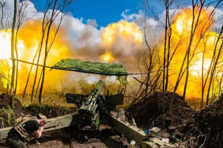 Ngoài ra, trên tuyến từ Nikolayevo đến Nizhny Klin, Quân đội Ukraine đã tiến hành nhiều đợt phản công và giành lại được một nửa khu vực trang trại phía nam Darino. Quân đội Nga đã thực hiện vài cuộc tấn công vào Nikolayevo, nhưng cho đến nay vẫn chưa tiến thêm được, trong khi quân Ukraine vẫn kiên cường phòng thủ. Ảnh: Frontline.