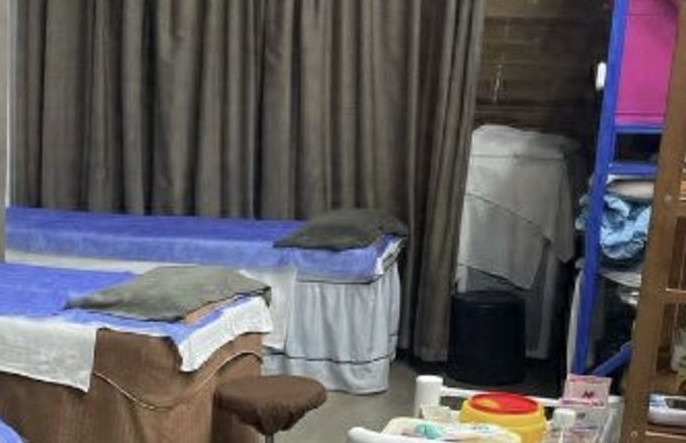 Cơ quan chức năng đã nhanh chóng vào cuộc điều tra và xác định hành vi của bác sĩ này đủ căn cứ để khởi tố hình sự. Hiện tại, bác sĩ có liên quan đã bị tạm giữ để phục vụ công tác điều tra.