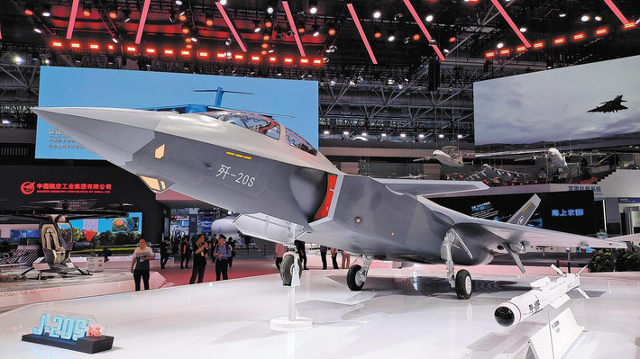 Với J-20S, bầu trời thế giới đang chứng kiến sự thay đổi đáng kể trong cán cân quyền lực. Liệu Mỹ và đồng minh có đủ khả năng đối phó với thách thức từ "Mãnh Long"? Thời gian sẽ trả lời. (Nguồn ảnh: South China Morning Post, The Paper, Thời báo Hoàn Cầu, airway.com.br).