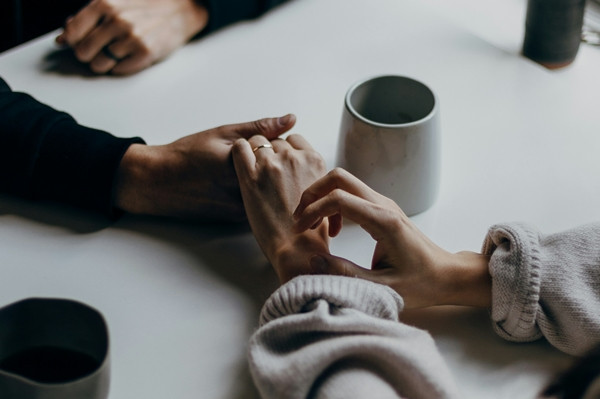 Sau khi "vắt chanh bỏ vỏ" cô Trương thứ hai, Lưu tiếp tục tìm kiếm "con mồi" mới tại các trung tâm mai mối và nhắm đến một người phụ nữ độc thân tên Từ. Chỉ sau hơn 10 ngày quen biết, Lưu và cô Từ đã nhanh chóng kết hôn. Anh ta lại tiếp tục sử dụng chiêu bài kinh doanh trò chơi điện tử và xưởng đồ chơi để lừa tiền của cô Từ và gia đình cô, chiếm đoạt thêm 390.000 nhân dân tệ (khoảng 1,36 tỷ đồng).