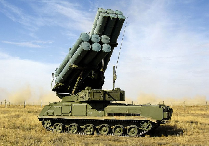 Buk-M3 Viking là phiên bản mới nhất trong gia đình hệ thống phòng không Buk, được phát triển bởi Tập đoàn Almaz-Antey. Hệ thống này đại diện cho bước tiến lớn với khả năng đối phó đa dạng các mối đe dọa trên không, từ máy bay tàng hình, tên lửa hành trình, máy bay không người lái (UAV) cho đến tên lửa đạn đạo chiến thuật.