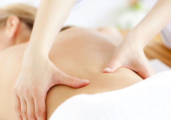 Để có lợi, phụ nữ nên giữ ấm vùng thắt lưng. Nếu có hiện tượng đau thắt lưng kéo dài, không rõ nguyên nhân thì nên đi khám. Tuyệt đối không tự ý xoa bóp để giảm đau, nhất là trong kỳ kinh nguyệt.