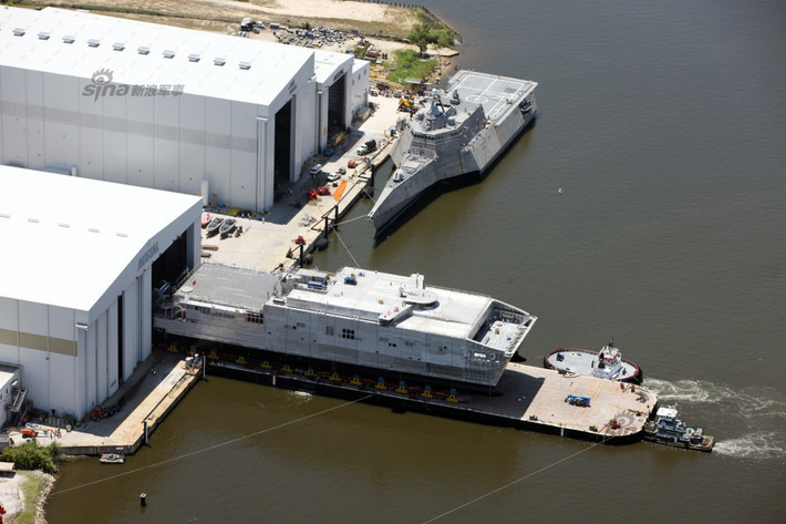 Tiếp sau đó những chiếc tàu đổ bộ siêu tốc thứ tư JHSV-4 USNS Fall River và tàu thứ năm JHSV-5 USNS Trenton đã được hạ thủy lần lượt vào những năm 2013 và 2014.