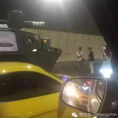 Vụ va chạm khiến nhiều người dân tò mò. Song việc giải quyết vụ việc ra sao đã không được truyền thông Trung Quốc tiết lộ.