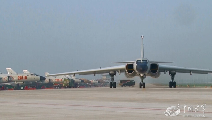 Trong khi đó, H-6K có phạm vi tác chiến lên tới 3.500 km.
