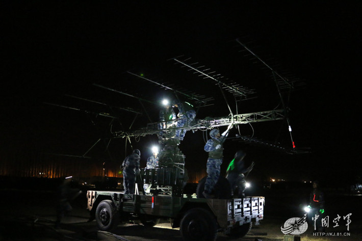 Anten radar thuộc thành phần tổ hợp.
