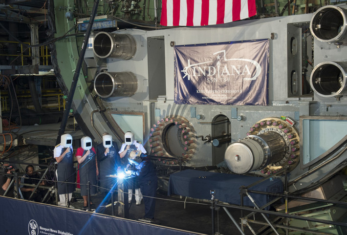 Lễ khởi đóng (còn gọi là lễ đặt ky) tàu ngầm lớp Virginia (mang tên Indiana SSN-789) mới diễn ra vào ngày 16/5 tại Nhà máy đóng tàu Newport News. Đây sẽ là chiếc thứ 16 thuộc lớp tàu ngầm này của Hải quân Mỹ.