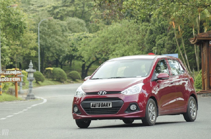 3. Hyundai Grand i10 MT (359 triệu đồng): có thiết kế khoang hành lý rộng hàng đầu phân khúc, chỗ ngồi của lái xe và hành khách phía sau cũng được nới rộng đáng kể so với thế hệ trước...