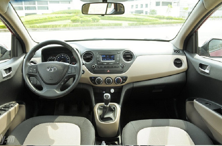 ...Điểm nổi bật khác của Grand i10 so với các đối thủ đó là khởi động bằng nút bấm, trang bị cửa gió phía sau, thường chỉ trang bị cho những mẫu xe cao cấp hơn...