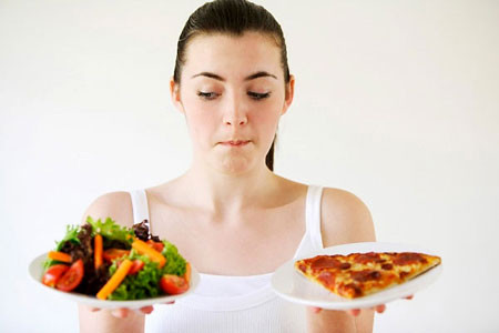 Thêm những màu sắc vào bữa ăn không những thêm phần sinh động nhưng cũng phải loại trừ những thực phẩm có hại để tránh nguy cơ bị ung thư. Hãy hạn chế các loại nước uống giải khát, rượu bia, những loại thịt chế biến, các loại thực phẩm có lượng natri cao cũng phải đề phòng. Có như vậy, mới mong ung thư loại bỏ mình.