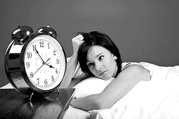 Thiếu ngủ rất nghiêm trọng và có thể lấy mất nhiều năm tuổi thọ của bạn. Hãy chợp mắt khi bạn có 1 chút thời gian nghỉ ngơi hoặc khi con bạn đã ngủ, đây là cách tuyệt vời để lấy lại năng lượng, thư giãn và duy trì cuộc sống khỏe mạnh.