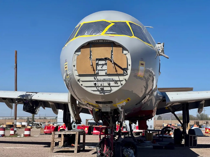 Công viên Hàng không Pinal ở Arizona, Mỹ, là một trong những cơ sở lưu trữ máy bay lớn nhất thế giới, với diện tích rộng hơn 840 ha. Đây cũng là trung tâm bảo trì và cải tạo máy bay đến khi chúng có chủ sở hữu mới. Hàng trăm máy bay phản lực từ khắp nơi trên thế giới được chuyển đến đây vô thời hạn khi đại dịch COVID-19 bùng phát vào năm 2020. (Ảnh: Business Insider).