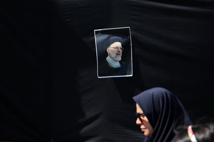 Hình ảnh cố Tổng thống Iran Ebrahim Raisi trên đường phố ở Tehran.