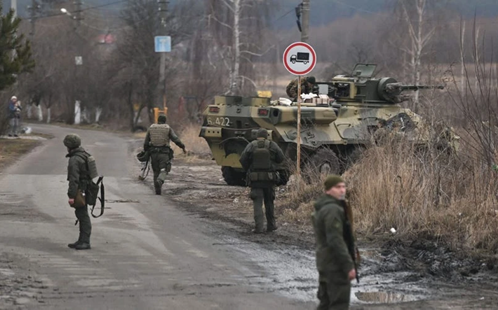 Cùng lúc đó, Quân đội Nga chiếm Lesovka và tuyên bố đã chọc thủng khe hở giữa Ukrainesk và Sirnik, có vẻ như đang chuẩn bị bao vây Ukraine bất cứ lúc nào. Ngoài ra, cuộc tiến công của Quân đội Nga từ phía bắc về phía Kurakhove và khu vực pháo đài của hồ chứa nước Kakhovka. Ảnh: Getty Images.