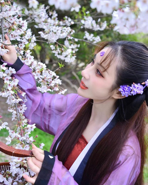 Nhiều người hâm mộ, vì quá yêu thích hình ảnh mới mẻ của “hotgirl cơ bắp”, khuyên cô nàng nên lấn sân ở lĩnh vực cosplay.