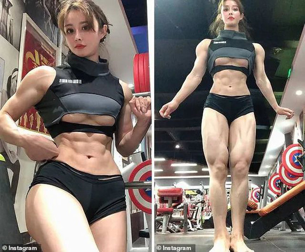 Tập luyện không ngừng giúp bác sĩ họ Viên sở hữu cơ thể cường tráng, khác biệt. Vậy nhưng gương mặt nữ bác sĩ rất thon gọn, thanh tú, vô cùng cuốn hút.