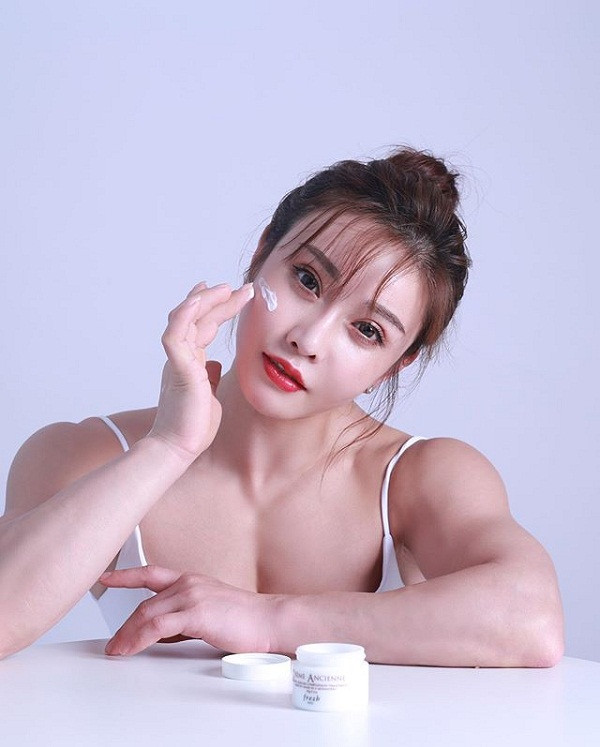 Là một bác sĩ, công việc căng thẳng và ngốn nhiều thời gian song không vì thế mà Hợp Vinh lỡ hẹn với đam mê.