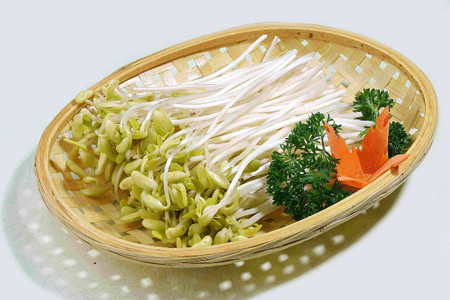 Thực phẩm bạn nên bổ sung: rau canh, trứng, các loại đậu, thịt, cá hoặc dầu cá. Thực phẩm chứa kẽm như cà rốt, giá đỗ và lúa mì. Lưu ý là hãy uống nhiều nước và tránh xa các chất kích thích.