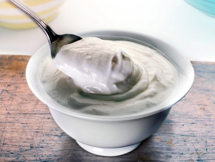 Chuối không chỉ giúp thúc đẩy sự phát triển của tóc mà còn cải thiện độ đàn hồi của tóc để ngăn ngừa hư tổn và gãy tóc. Ảnh: unileverservices.