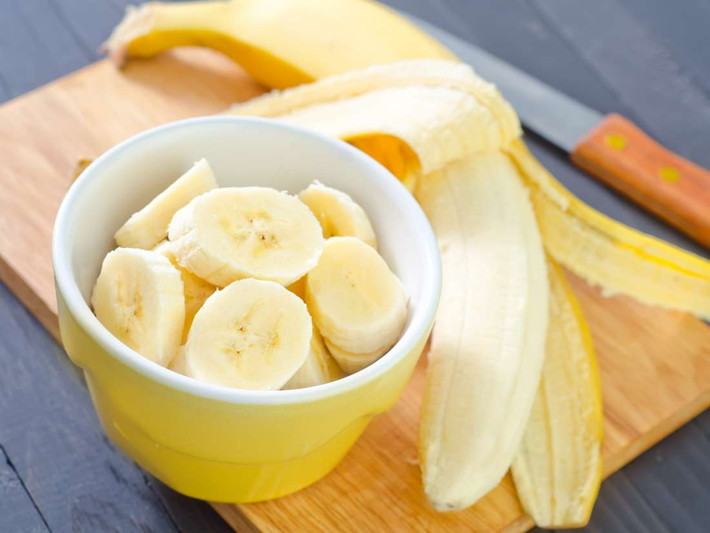 Chuối chứa pectin, có thể làm giảm tiêu chảy và đã được chứng minh là có thể chống lại ung thư ruột kết. Ảnh: medicalnewstoday.