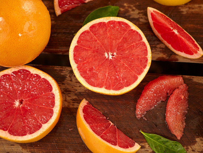 Bưởi rất giàu chất chống oxy hóa như lycopene, có đặc tính chống ung thư và có thể làm giảm một số tác dụng phụ của phương pháp điều trị ung thư. Ảnh: halegroves.