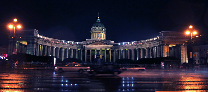 St.Petersburg thường được gọi là “thủ đô phương Bắc của Nga” hay “Venice phương Bắc”. Đây là một trong những thành phố đẹp nhất thế giới, chứa đựng di sản văn hóa và lịch sử vĩ đại.