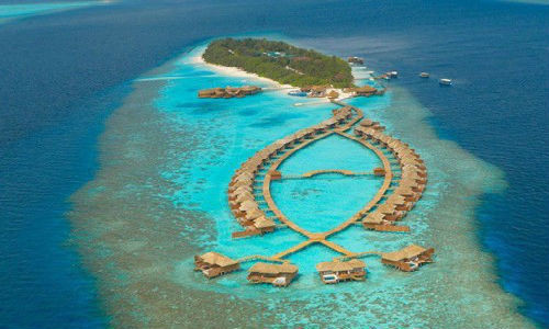 Khu nghỉ dưỡng trên đảo Maldives: Khu nghỉ dưỡng và spa Exotica trên đảo Maldives chính là “thiên đường trên mặt đất”. Phong cảnh đẹp, làn nước biển trong xanh,... khiến Exotica trở thành nơi thư giãn tuyệt vời đối với du khách.